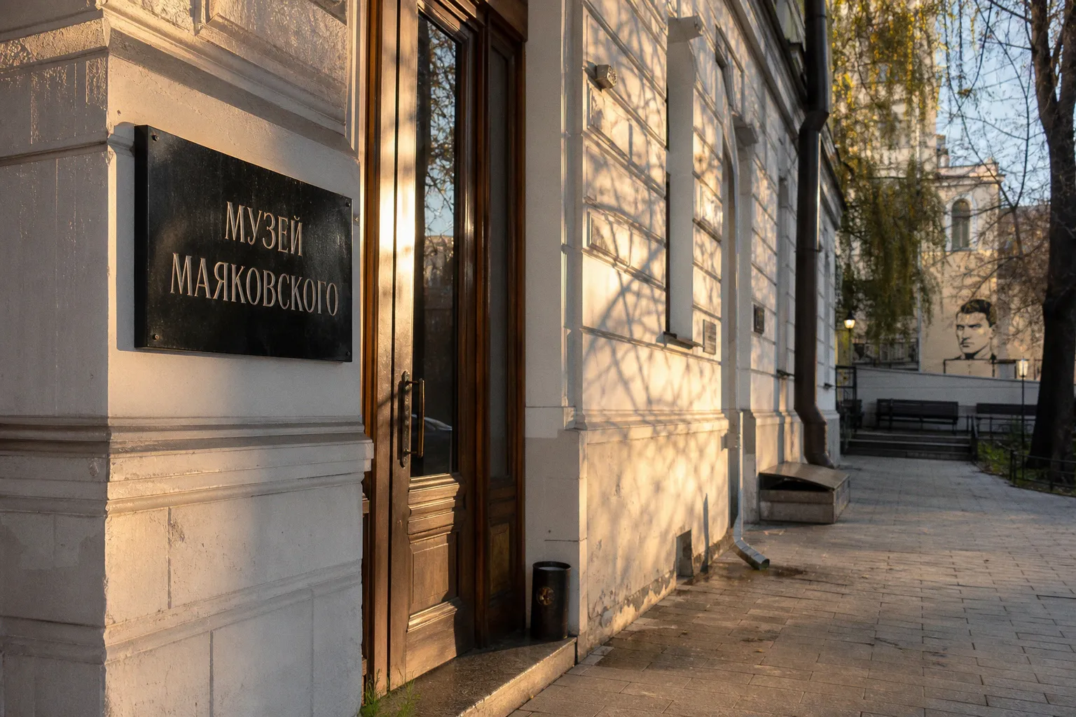 Две квартиры, пять женщин, одна судьба: идем в Музей Маяковского с «Мосбилетом»
