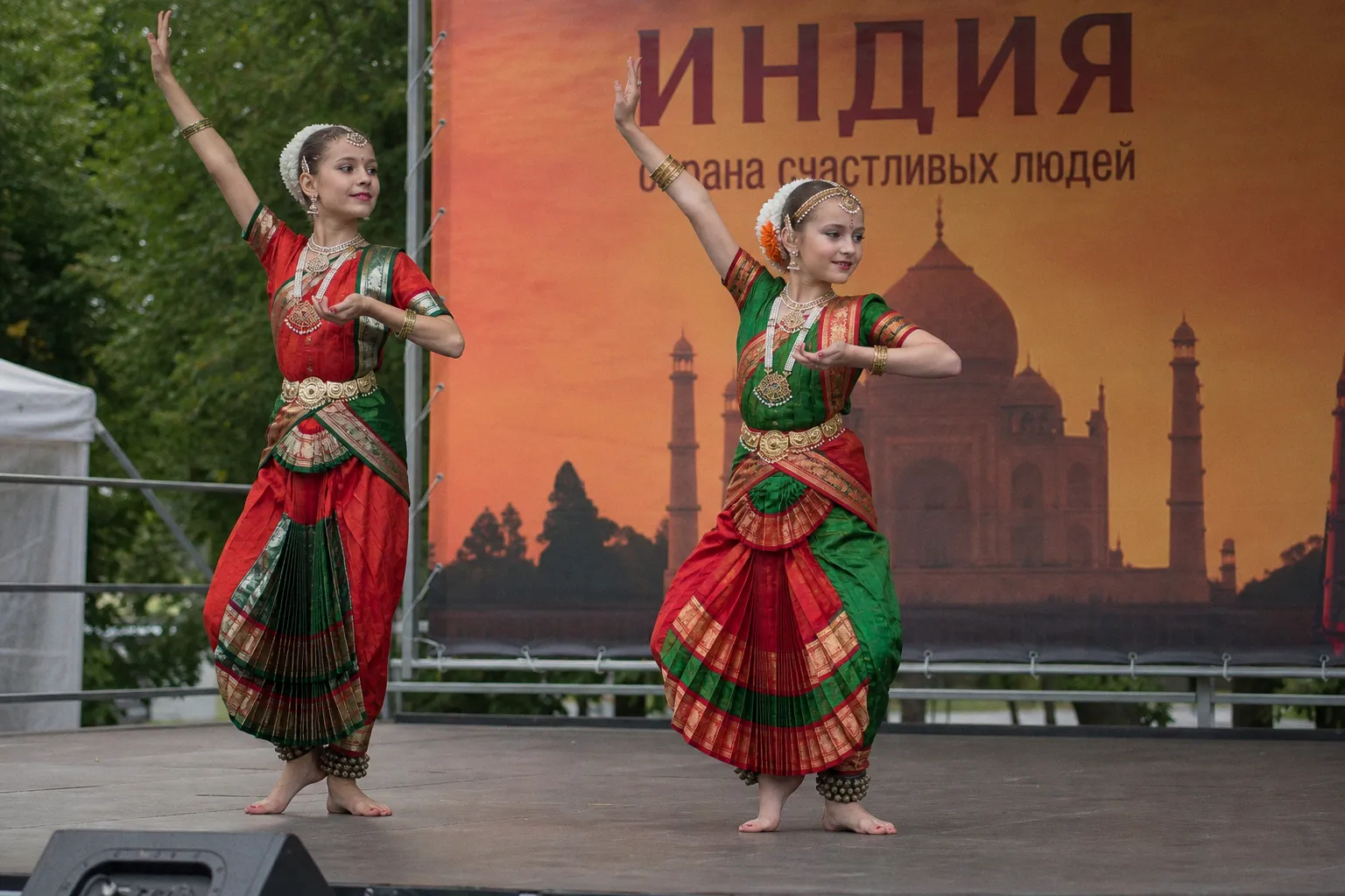 Куда пойти 15–16 августа: индийские праздники, автошоу и музыка в Заливе