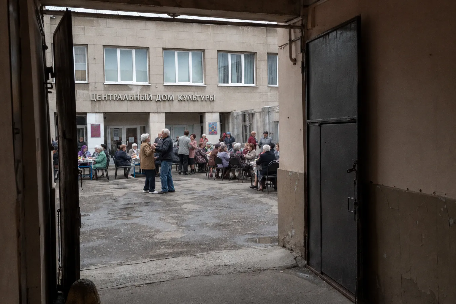 Почему летние подборки развлечений в СМИ скрывают провалы городской инфраструктуры